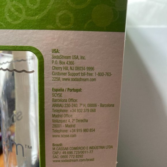 SodaStream Carbonating Bottles 2 Pack 1 Liter NEW - Picture 11 of 15